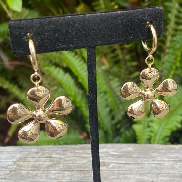 NWT New Urban Outfitters (UO) Gold Flower Hoop Earrings. Boho Garden Cottagecore - Picture 3 of 6